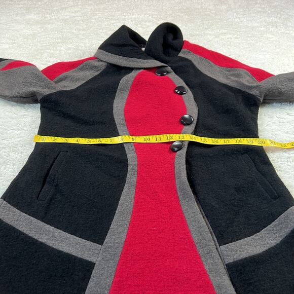 Carson felted wool abstract art red and black snap front coat, med - Picture 6 of 13